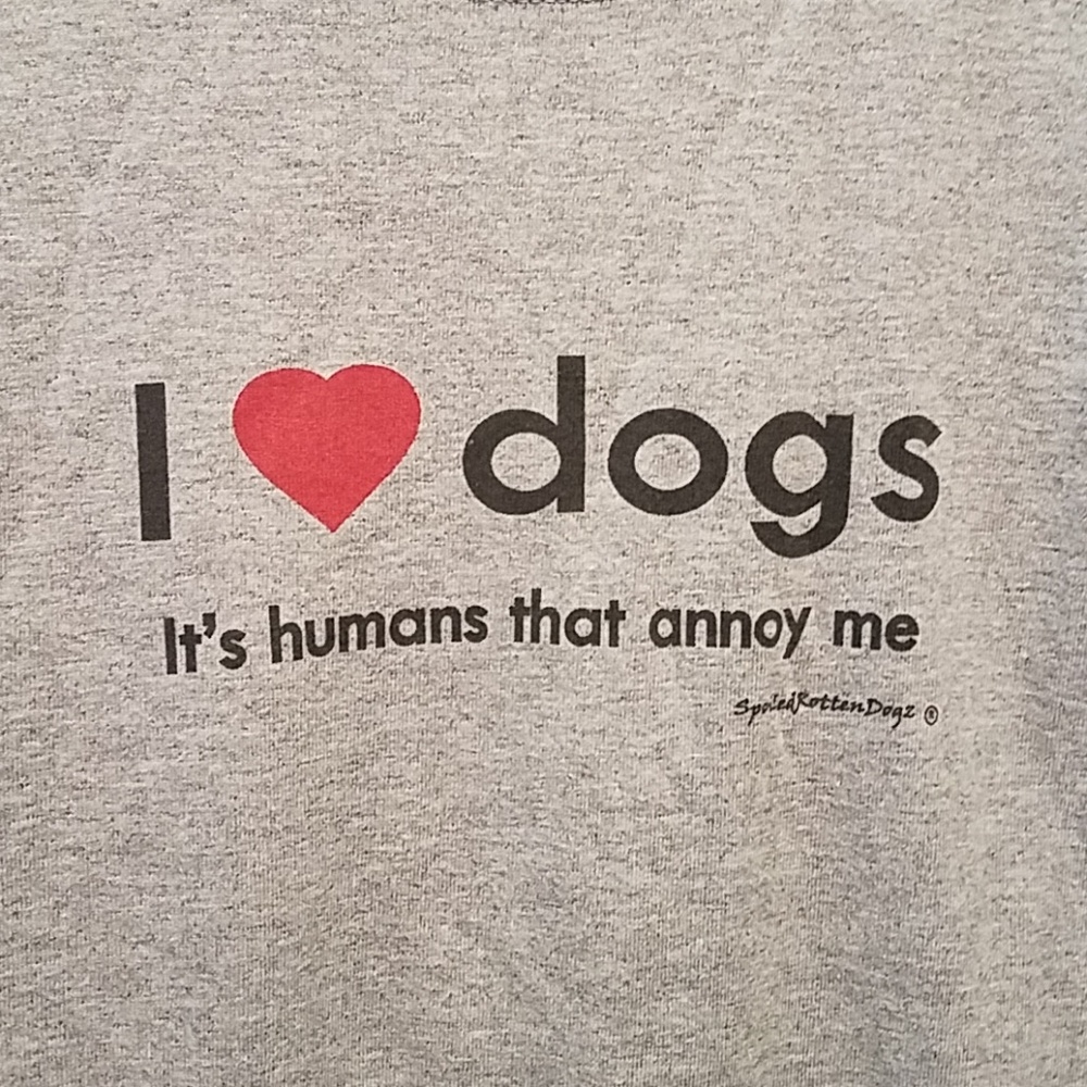 Love dogs tee
